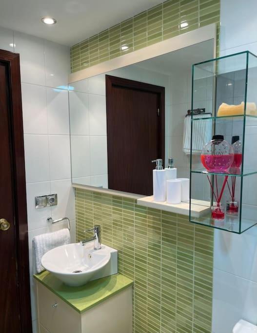 Apartamento Con Vistas Al Pilar Con Aparcamiento Privado Zaragoza Eksteriør billede