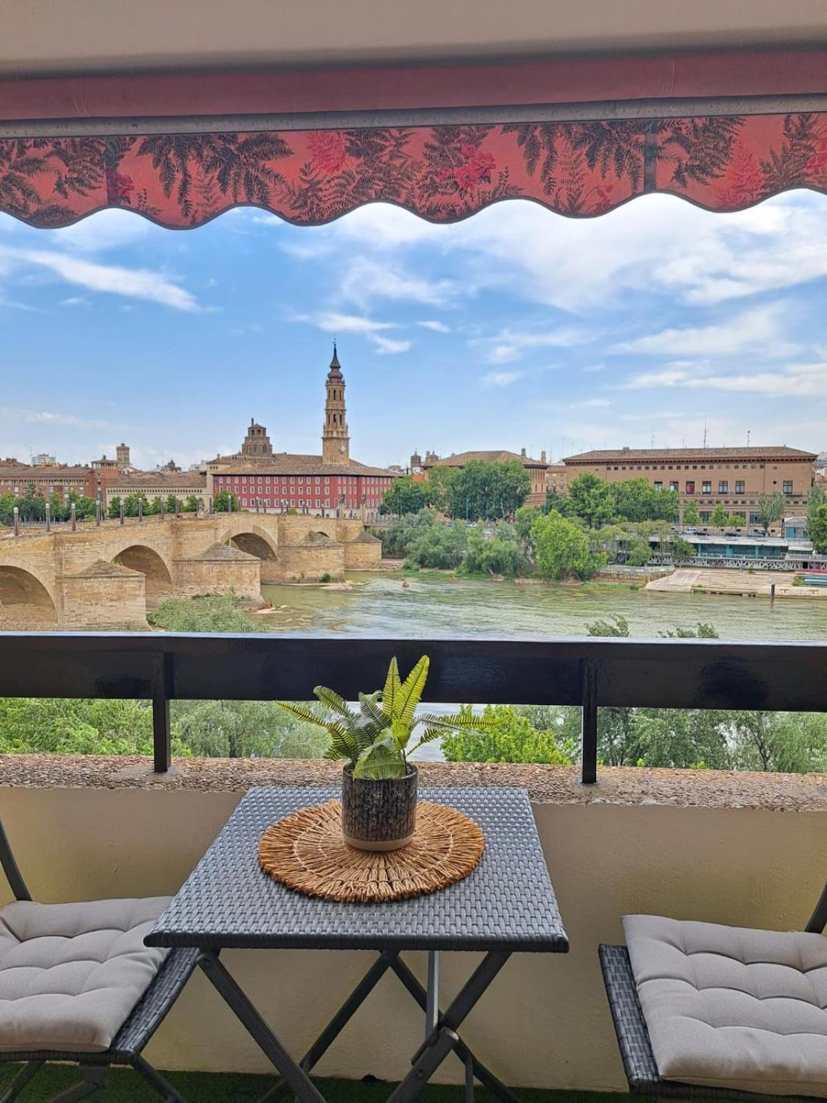Apartamento Con Vistas Al Pilar Con Aparcamiento Privado Zaragoza Eksteriør billede